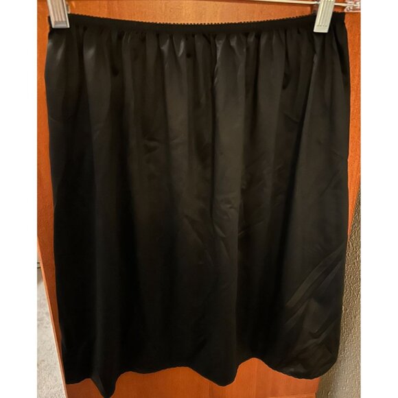 Wonder Maid Black Half Slip - Size Medium ~ Non Cling - Picture 3 of 5